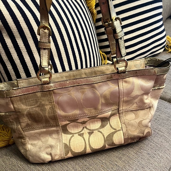 Coach Shoulder Bag (Peeling) - Picture 10 of 12